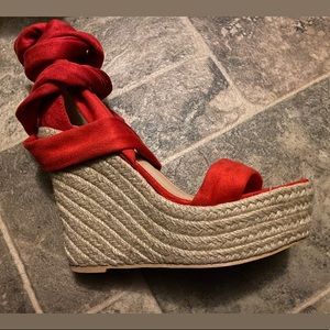 Red tie up wedges.